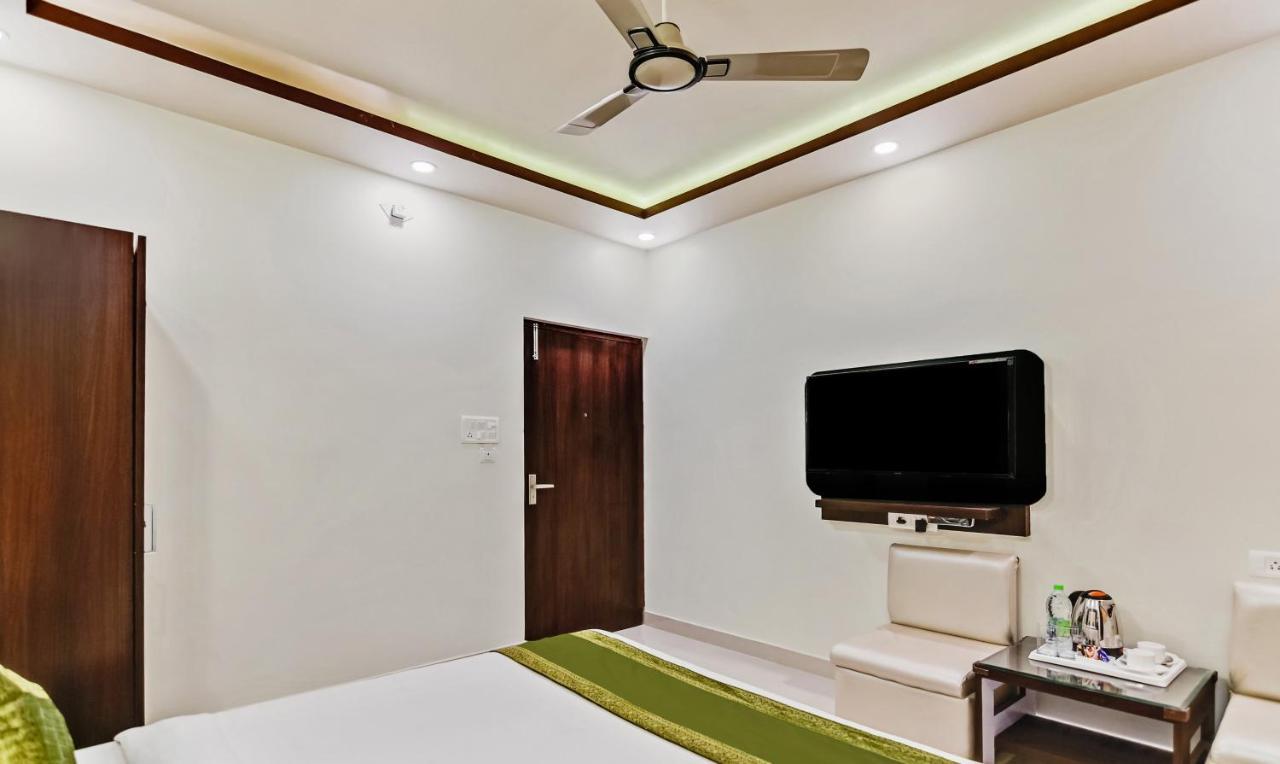 Treebo Resto- Near Lucknow Railway Station Hotel Exterior photo